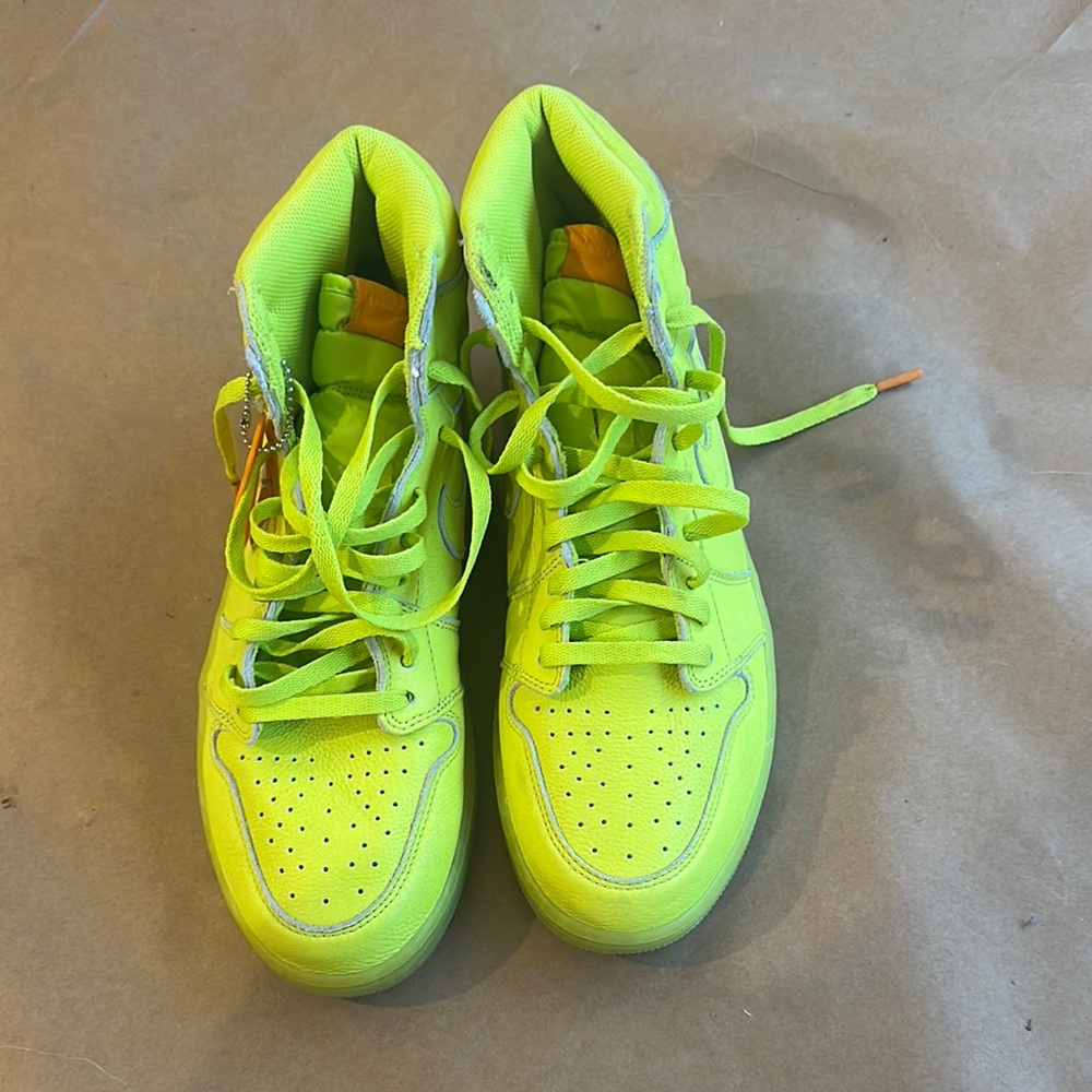 Green Athletic Sneakers with Cushioned Sole